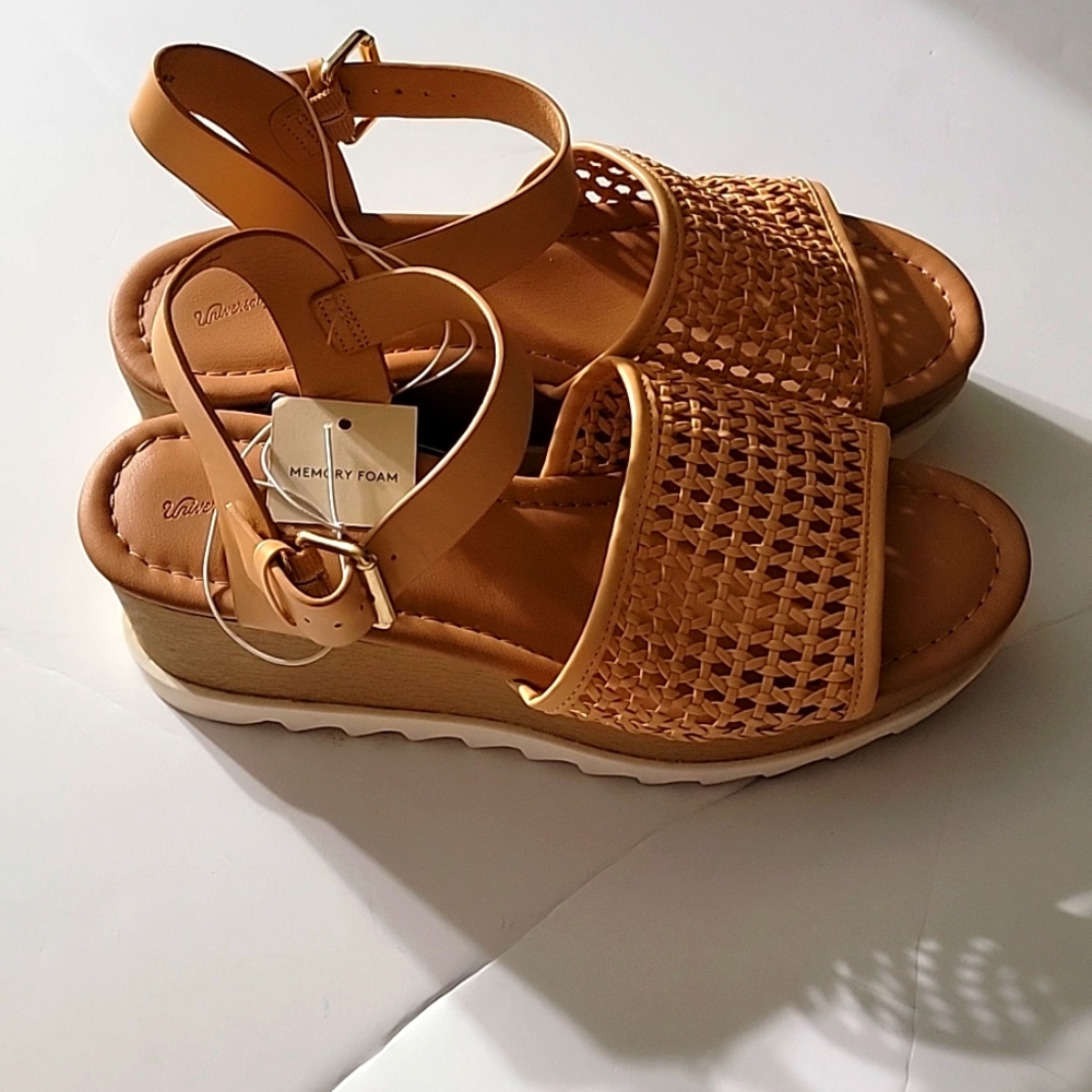 Universal Thread Women's Alba Platform Heels - Picture 9 of 9